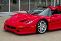 Mindenki ezt az F50-es Ferrarit csodálta 28