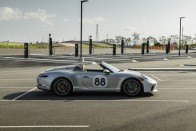 A koronavírus ellen harcol az utolsó Porsche 911 Speedster 14