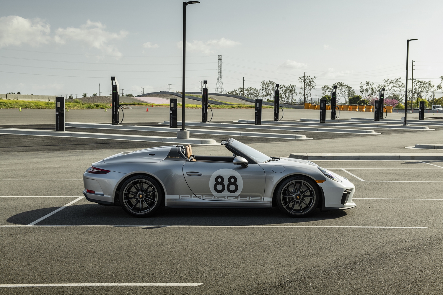 A koronavírus ellen harcol az utolsó Porsche 911 Speedster 6