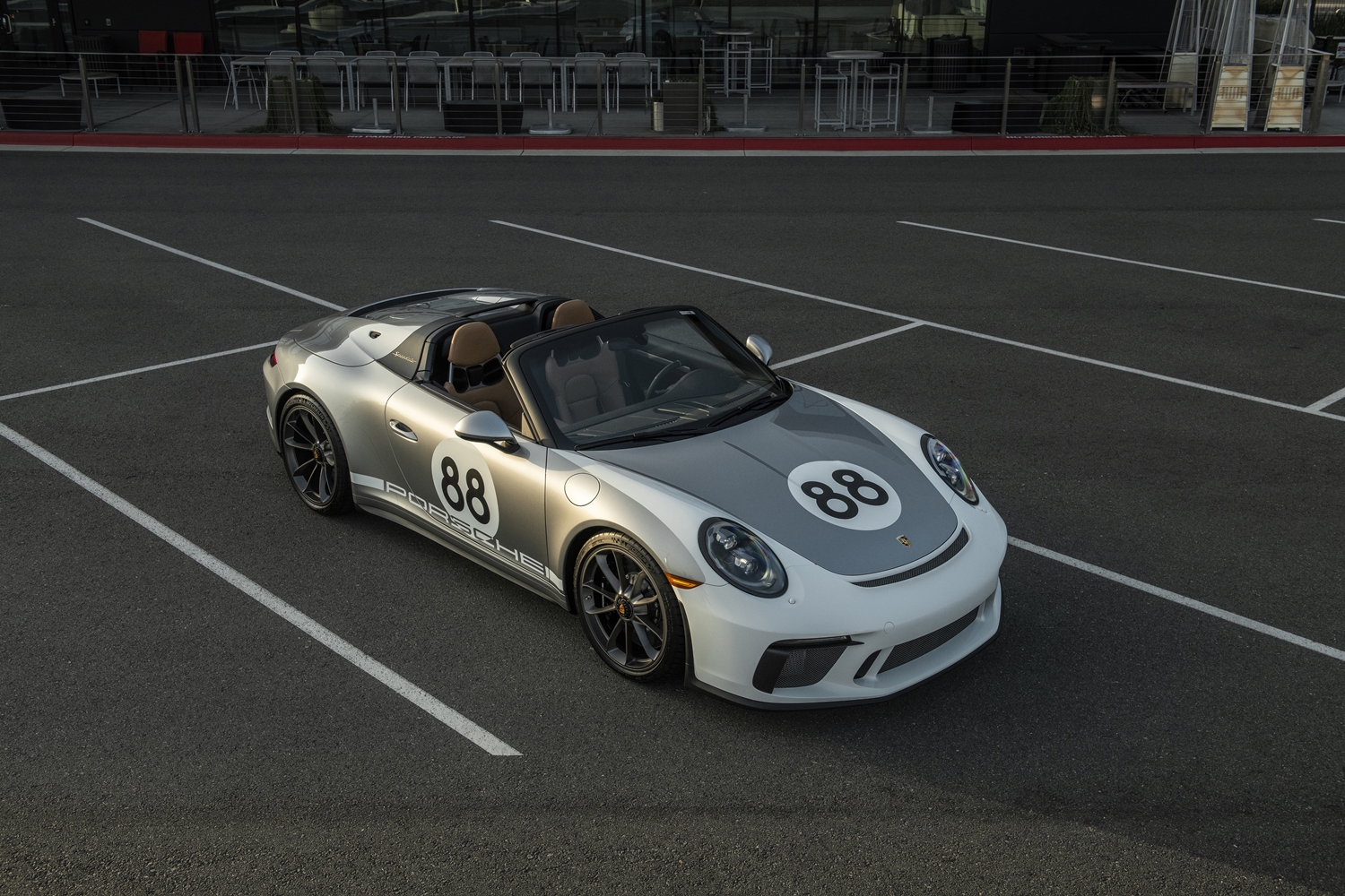 A koronavírus ellen harcol az utolsó Porsche 911 Speedster 9