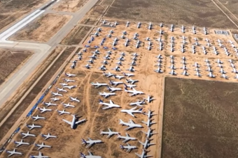 Döbbenetes a koronavírus miatt leparkolt repülők látványa