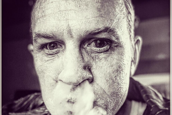 Tom Hardy mutatja meg nekünk Al Capone végnapjait