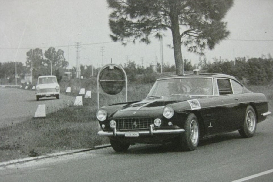 Senki nem menekülhetett a római Ferrari rendőrautó elől 3