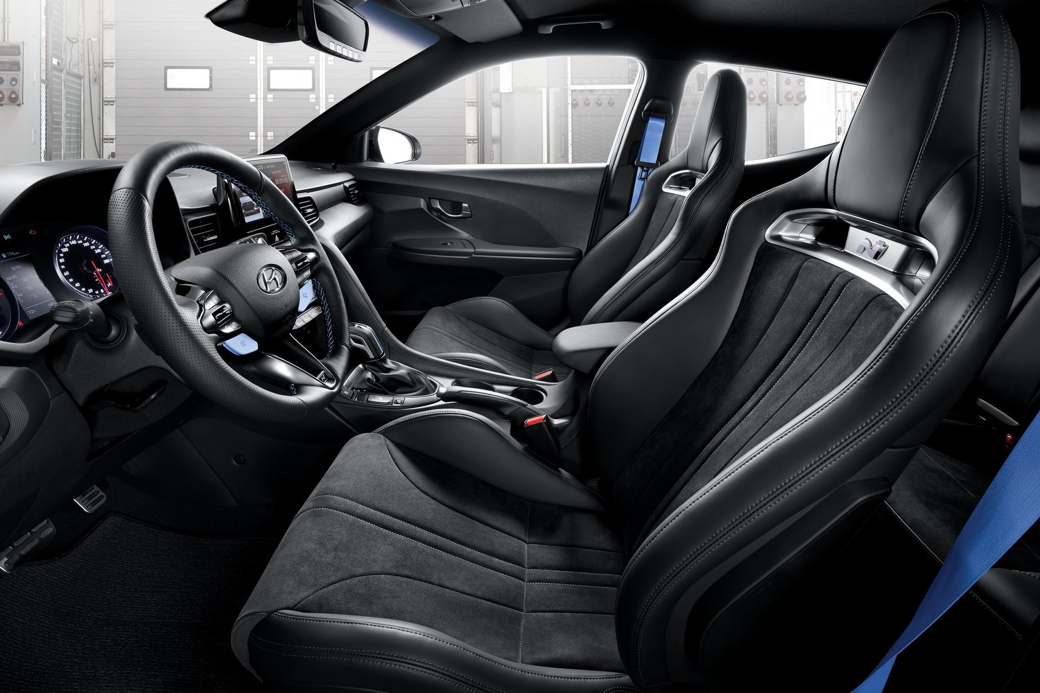 Világító ülés és gondolkodó váltó a Hyundai új sportautójában 6