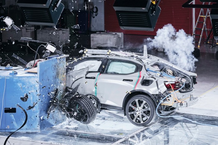 Így vigyáz ránk egy villanyautó, ha svéd 6 | Vezess Így vigyáz ránk egy villanyautó, ha svéd 6