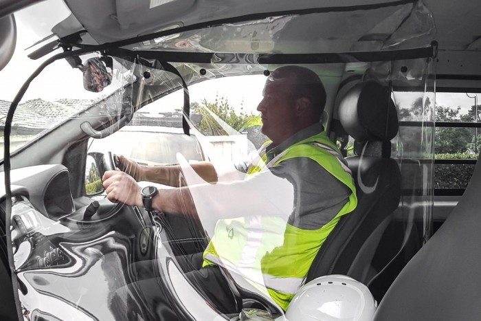 Műanyag buborék védheti a vírustól a taxisokat