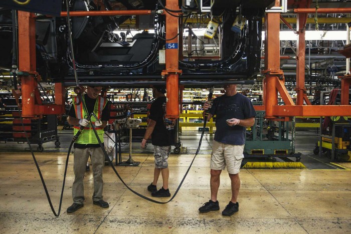 Forradalmi módszerrel védi dolgozóit a Ford a vírustól