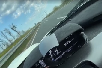 Hacsak nem Németországban csinálta, akkor ez 370 km/órás sebesség elég durva gyorshajtásnak minősül