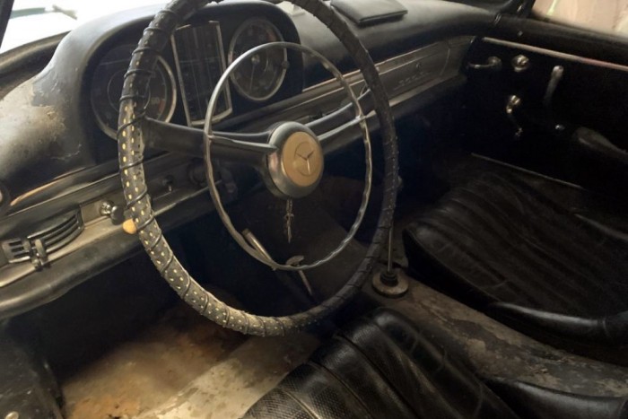 40 év után került elő a 300 SL Roadster 5