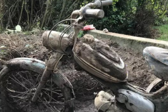 Öreg motort talált az unalmában kertészkedő férfi