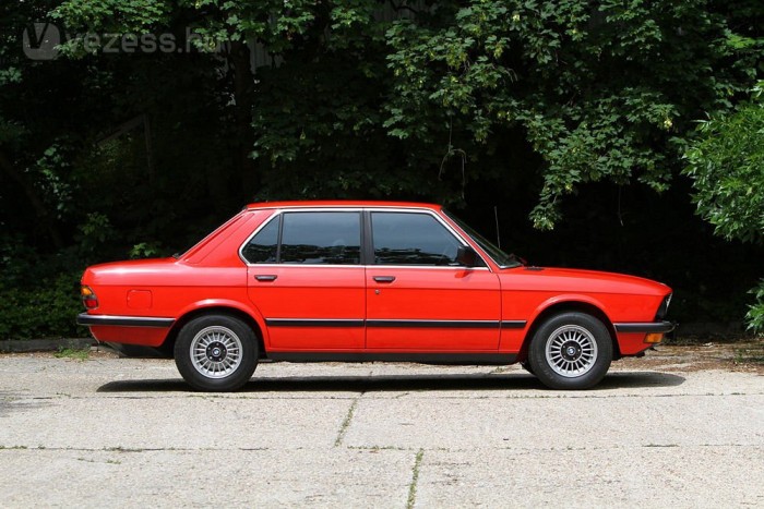 Csúnya baleset egy BMW-vel, a sofőr sérülése ellenére sem pánikolt 2