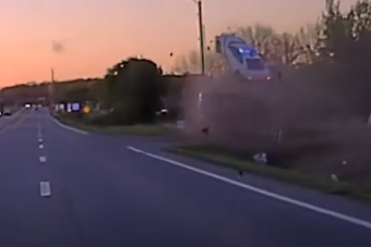 170 km/óra felett lökte meg a menekülőt a rendőr, halálos repülés lett a vége