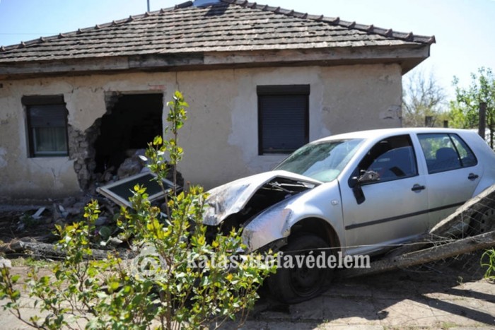 Ismét autó csapódott egy házba itthon 2 | Vezess Ismét autó csapódott egy házba itthon 2