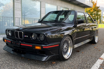 30 milliót kérnek ezért a jó ízléssel átfésült BMW E30 M3-asért