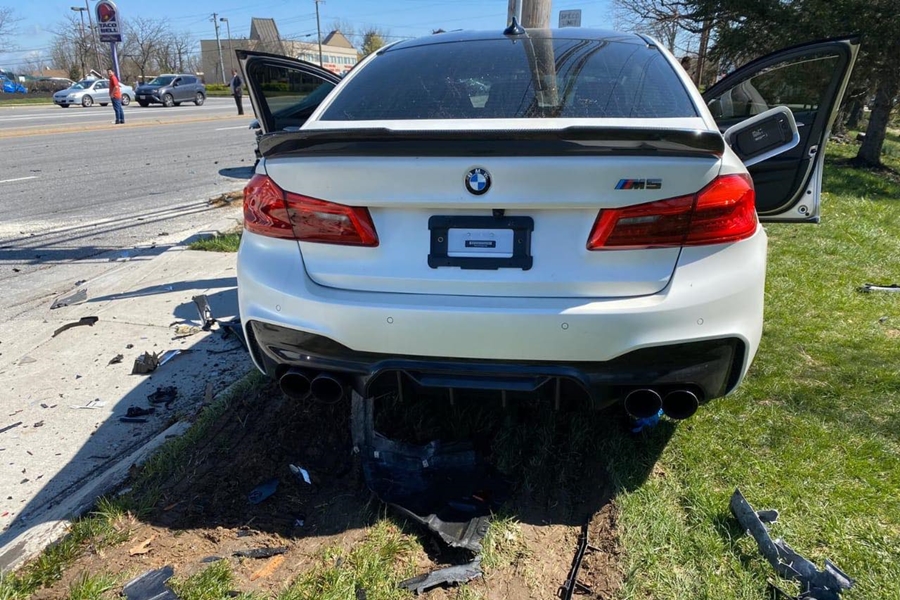 10 kilométer után törte rommá az M5-ös BMW-t 5