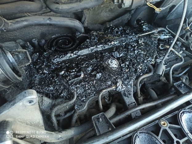 Ez a horror fogadta a magyar szerelőt, amikor felnyitotta a motorteret 1