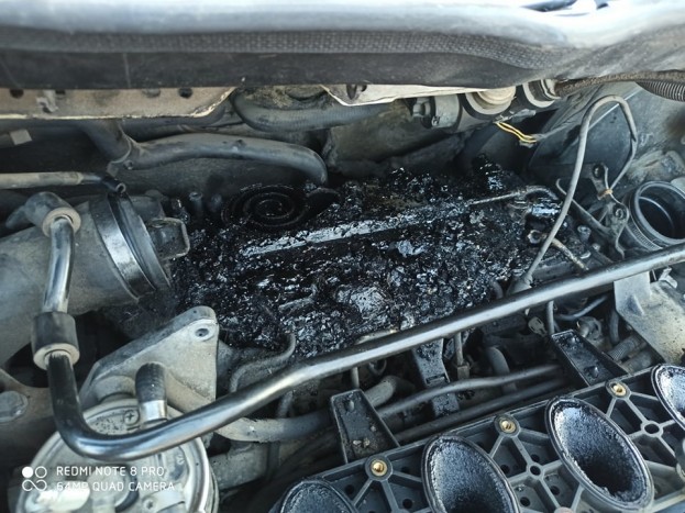 Ez a horror fogadta a magyar szerelőt, amikor felnyitotta a motorteret 4