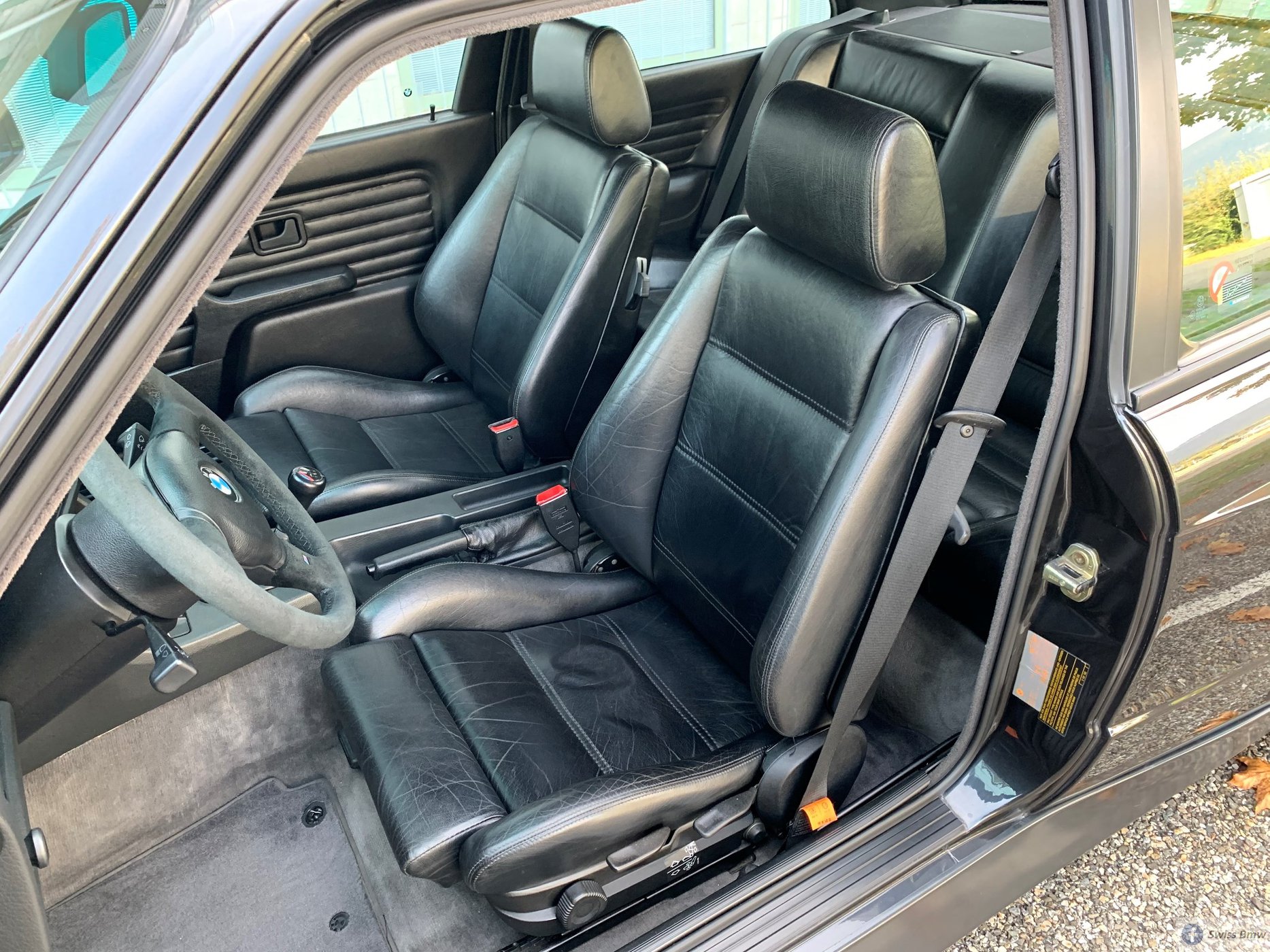 30 milliót kérnek ezért a jó ízléssel átfésült BMW E30 M3-asért 4