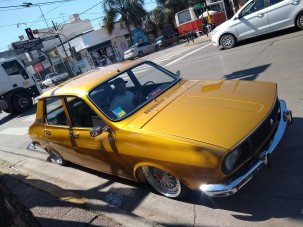 Ha ez a Renault 12 egy alma, akkor nagyon messze került a fájától