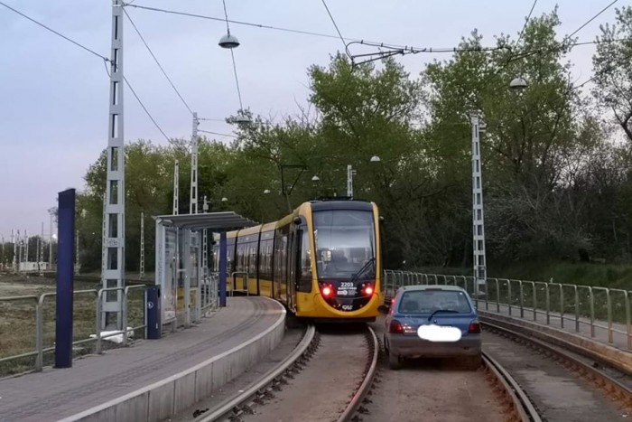 Nincs hét villamossínekre hajtó autós nélkül