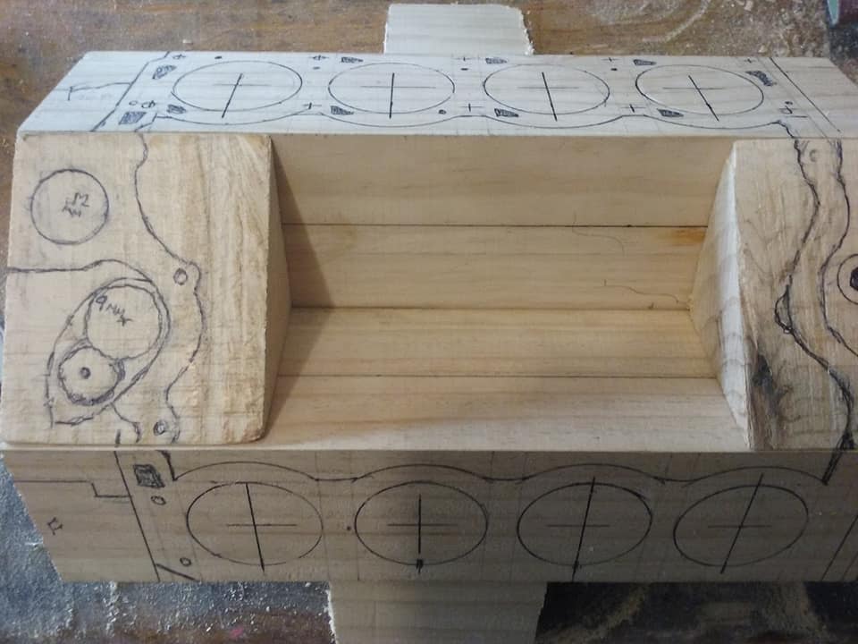 Az utolsó csavarig épített magának egy V8-as motort, de fából! 6