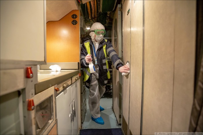 Így fertőtlenítik a világ egyik legnagyobb civil repülőgépét 2 | Vezess Így fertőtlenítik a világ egyik legnagyobb civil repülőgépét 2