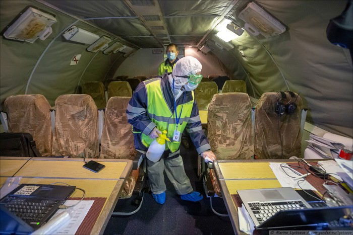 Így fertőtlenítik a világ egyik legnagyobb civil repülőgépét 8 | Vezess Így fertőtlenítik a világ egyik legnagyobb civil repülőgépét 8