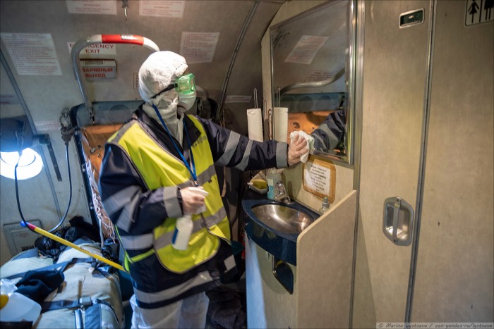 Így fertőtlenítik a világ egyik legnagyobb civil repülőgépét 9 | Vezess Így fertőtlenítik a világ egyik legnagyobb civil repülőgépét 9