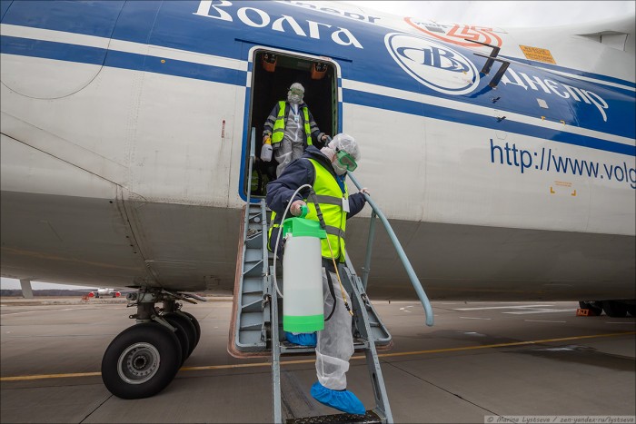 Így fertőtlenítik a világ egyik legnagyobb civil repülőgépét 11 | Vezess Így fertőtlenítik a világ egyik legnagyobb civil repülőgépét 11