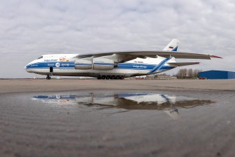 Így fertőtlenítik a világ egyik legnagyobb civil repülőgépét