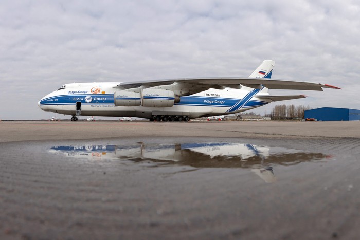 Így fertőtlenítik a világ egyik legnagyobb civil repülőgépét