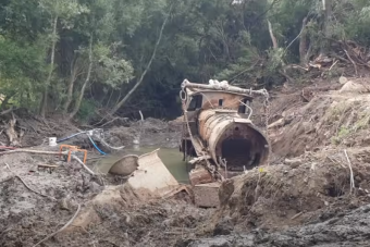 Két komplett mozdonyt találtak egy új-zélandi folyó iszapjában