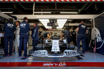 F1: Fifikásan tesztel a kis Red Bull