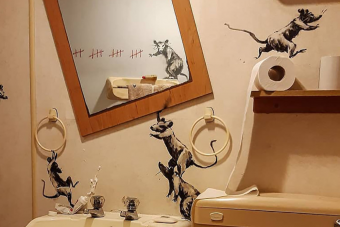 Már Banksy is hazavitte a melót, és otthonról dolgozik