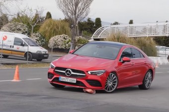 A történelem egyik kínos pillanata ismétlődött a Mercinél