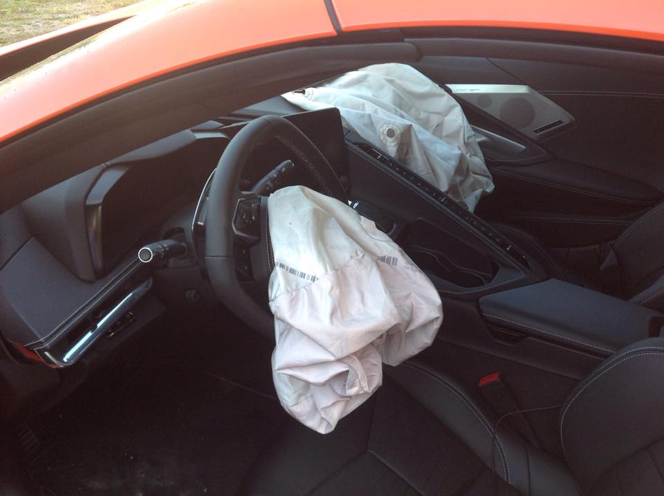 Megvette az új Corvette-et, másnap összetörte 5 | Vezess Megvette az új Corvette-et, másnap összetörte 5