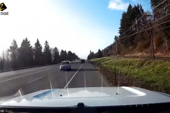 Durva frontális ütközést okozott a forgalommal szemben hajtó, drogtól bódult autós