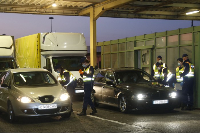 Jó hír az ingázóknak, változik a hegyeshalmi határ nyitva tartása