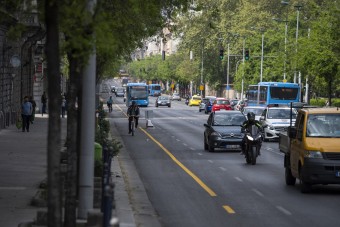 Hétfőtől csak egy sávot használhatnak az autósok a Nagykörúton