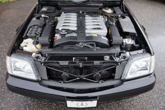 Ez a V12-es Mercedes már 19 éves, mégis szűz, első tulajdonosát keresi