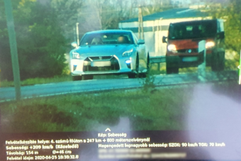 209-cel nézett bele a traffipaxba a 4-es úton
