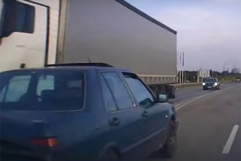 Elveszik a jogsiját az életveszélyesen előző, majd büntetőfékező autósnak