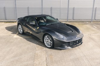 Öt szett gumit játszott le róla, kellett neki egy Ferrari otthonra is