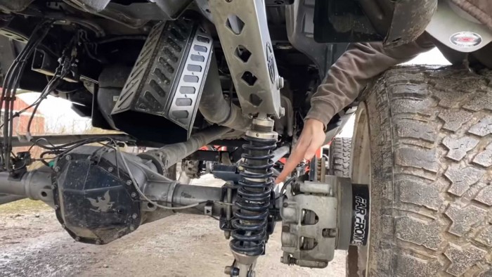 Több tonna friss betonnal kínozták a platóst 1