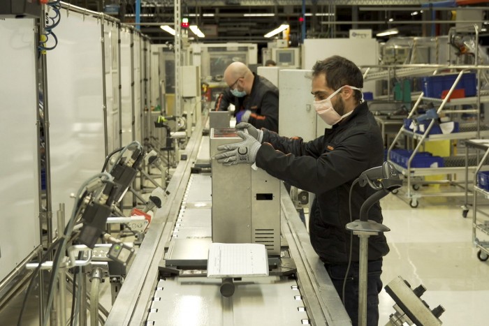 A SEAT rekordgyorsan állt át lélegeztetők gyártására