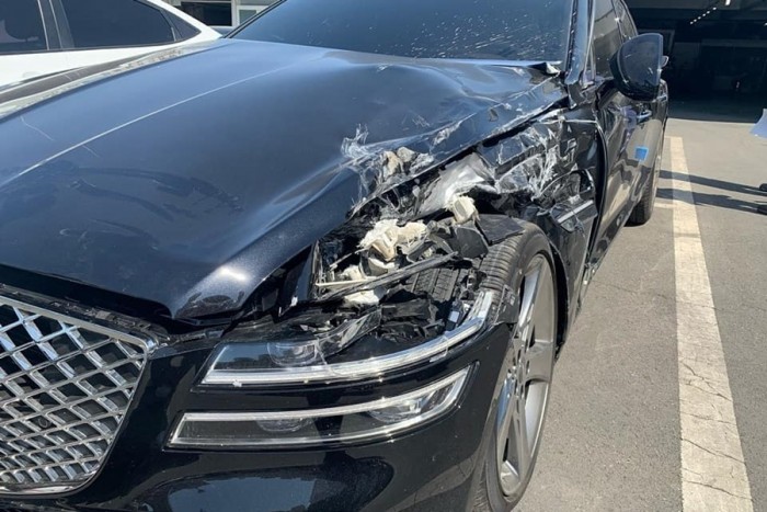 Percek alatt törte össze az új luxuslimuzint