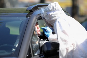 Autós koronavírus-tesztelés kezdődik itthon