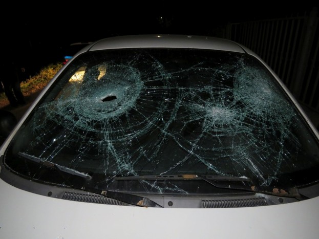 Baltával estek neki ennek az autónak 1