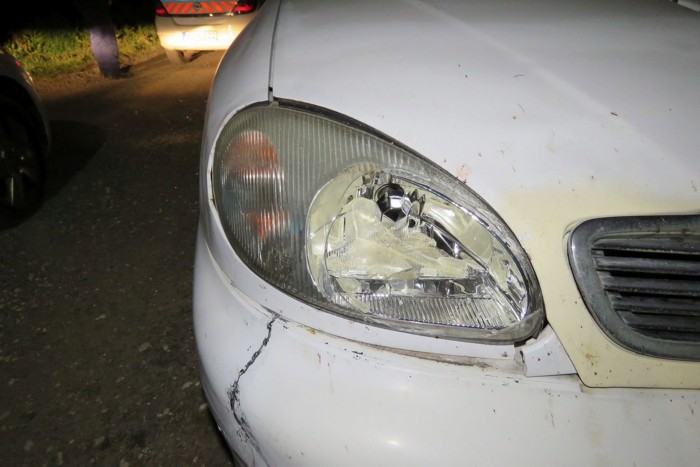 Baltával estek neki ennek az autónak