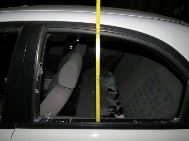 Baltával estek neki ennek az autónak 3